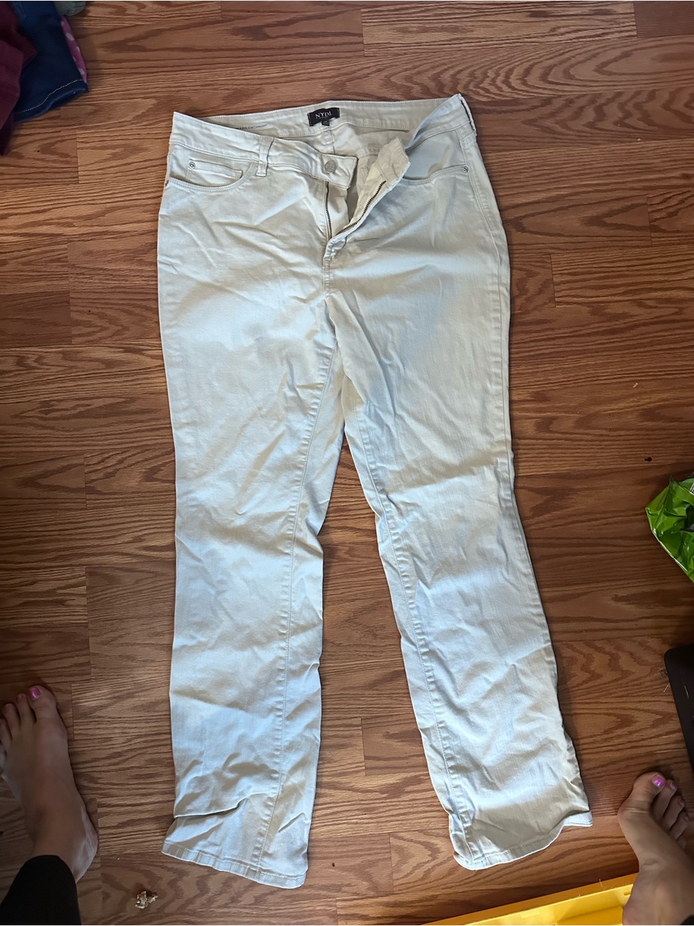 NYDJ Women's Straight Leg Jeans in Light Cream